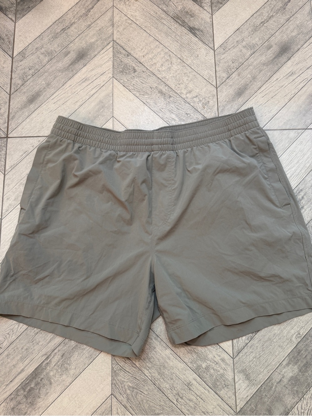 Bear Bottom Men’s Athletic Stretch Elastic Waist Shorts in Gray